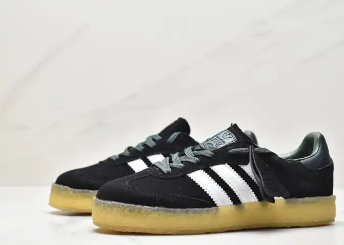 hype Adidas Sneakers