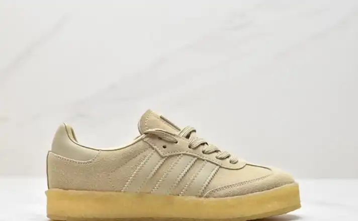 hype Adidas Sneakers