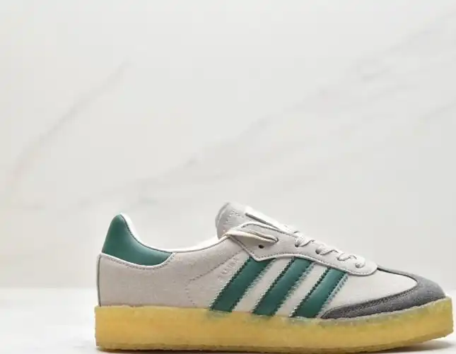 hype Adidas Sneakers