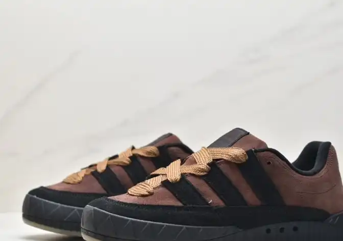 hype Adidas Sneakers