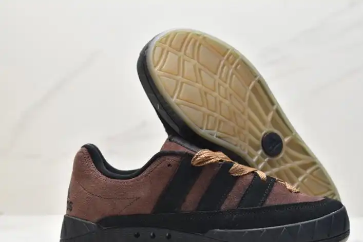 hype Adidas Sneakers