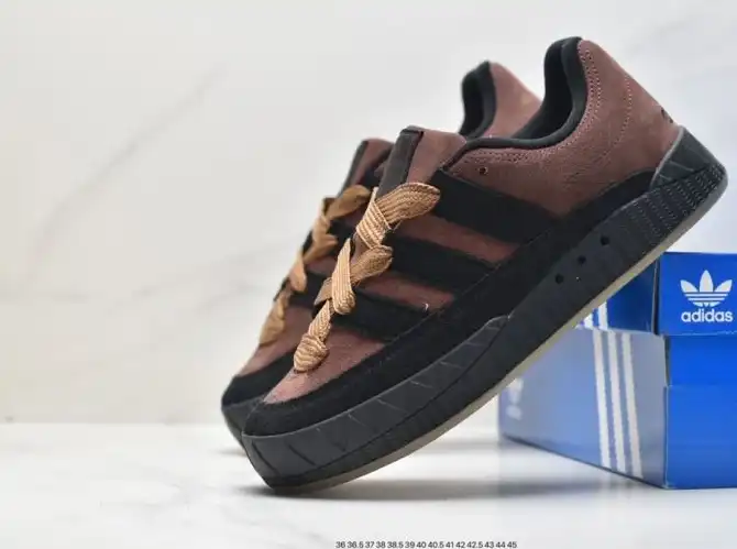 hype Adidas Sneakers