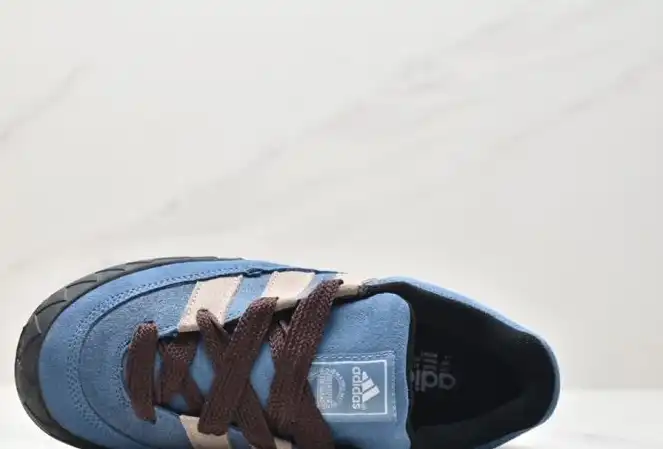 hype Adidas Sneakers