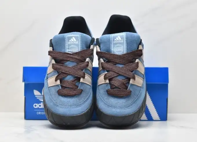 hype Adidas Sneakers