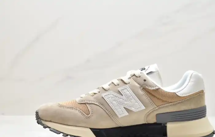 hype New Balance Sneakers