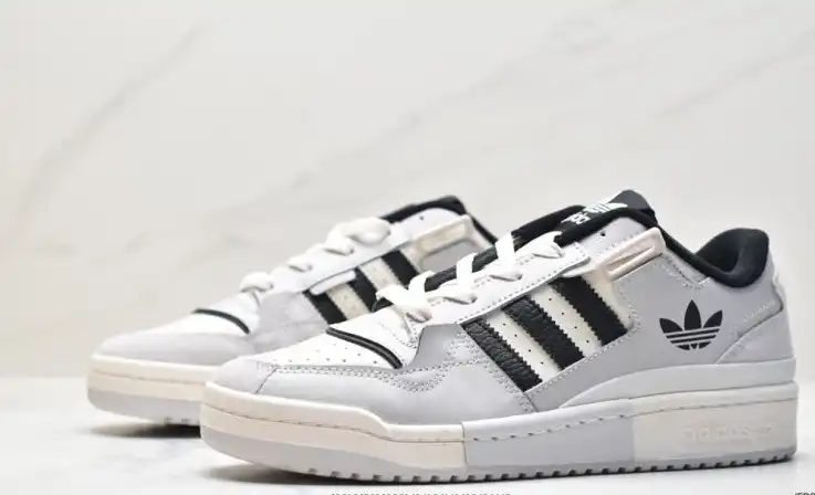 hype Adidas Sneakers