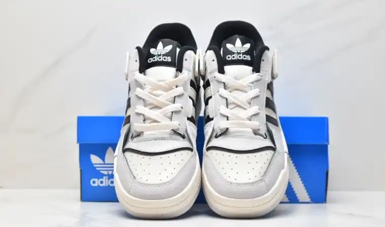 hype Adidas Sneakers