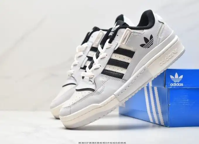 hype Adidas Sneakers