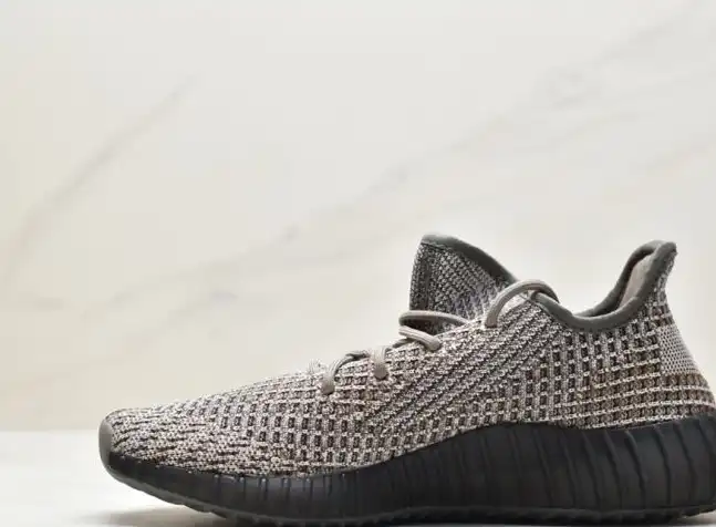 hype Adidas Yeezy Boost