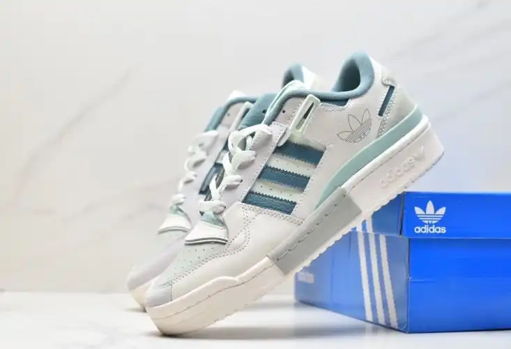 hype Adidas Sneakers