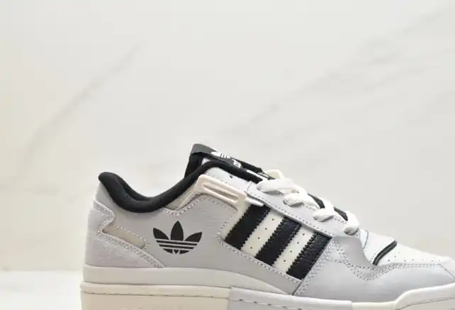 hype Adidas Sneakers