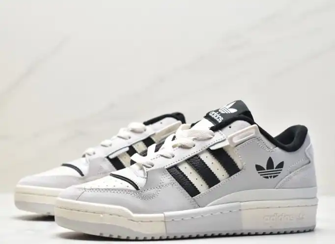 hype Adidas Sneakers