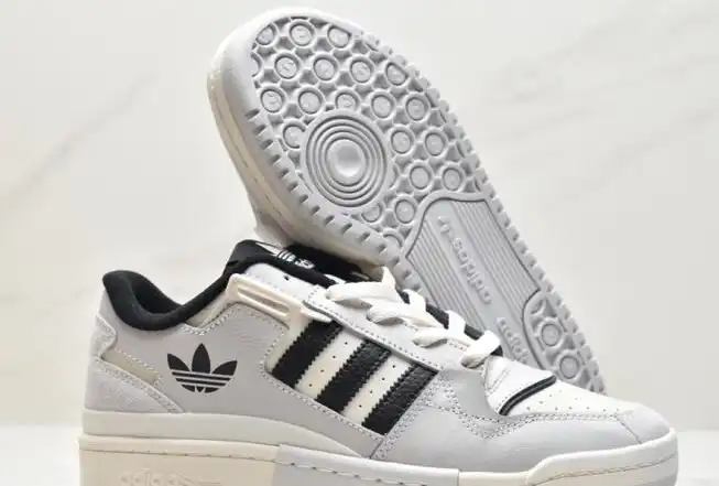 hype Adidas Sneakers