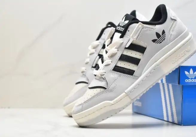 hype Adidas Sneakers