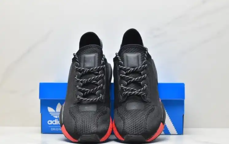 hype Adidas Sneakers