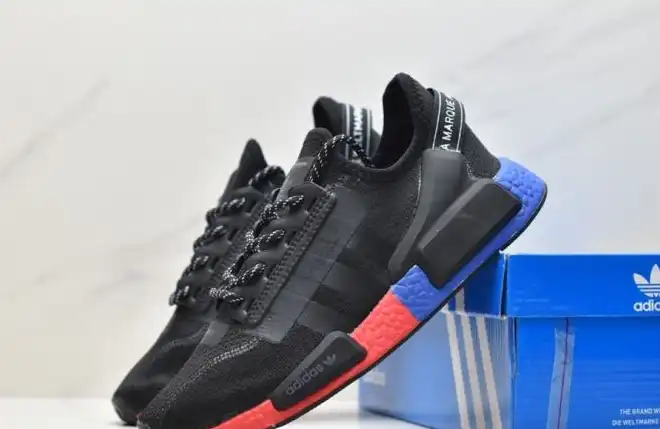 hype Adidas Sneakers