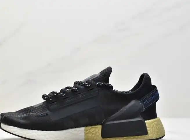 hype Adidas Sneakers