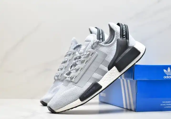 hype Adidas Sneakers