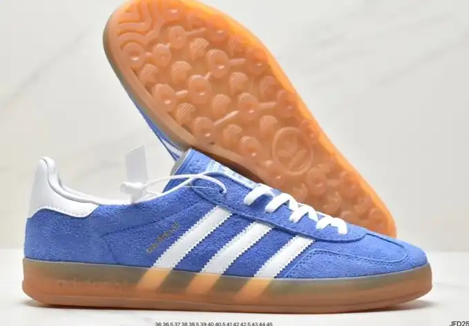 hype Adidas Sneakers