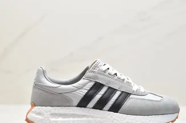 hype Adidas Sneakers