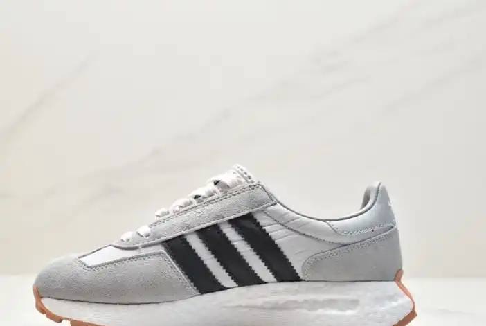 hype Adidas Sneakers