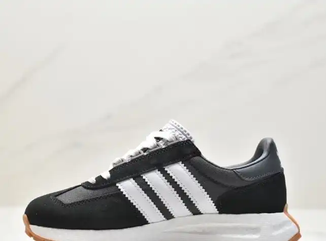 hype Adidas Sneakers