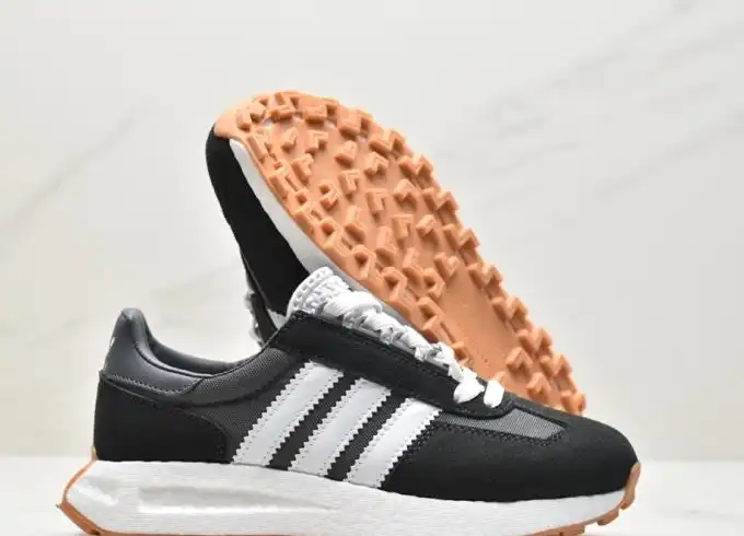 hype Adidas Sneakers