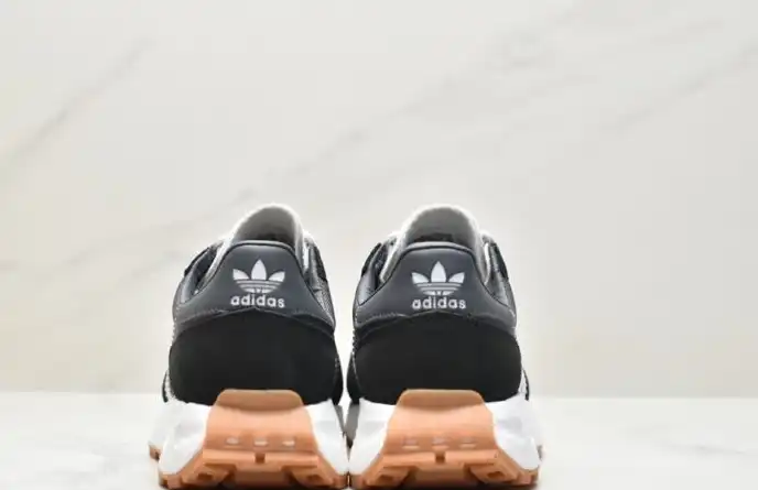 hype Adidas Sneakers