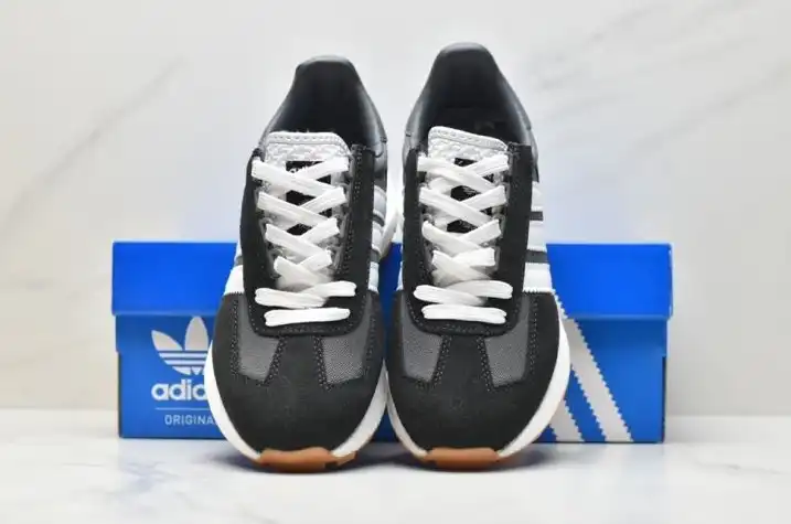 hype Adidas Sneakers