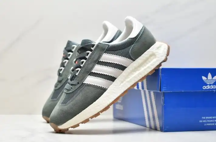 hype Adidas Sneakers