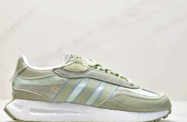 hype Adidas Sneakers