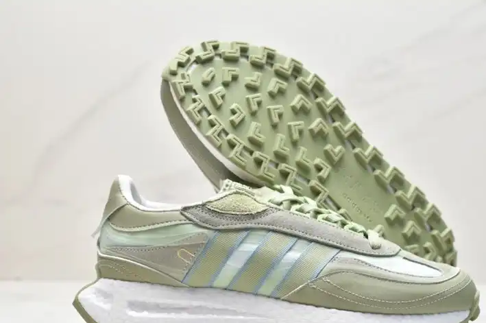 hype Adidas Sneakers