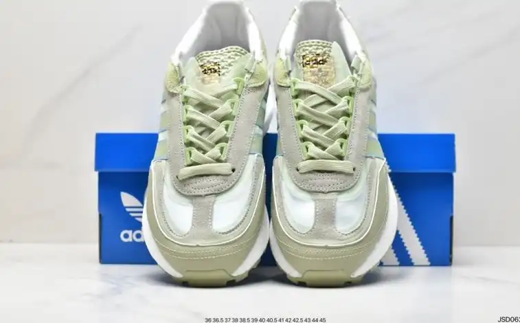 hype Adidas Sneakers