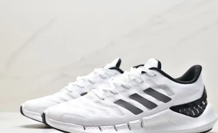 hype Adidas Sneakers