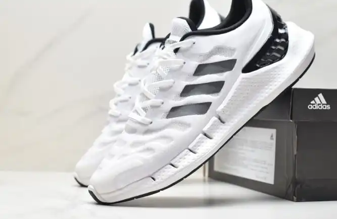 hype Adidas Sneakers