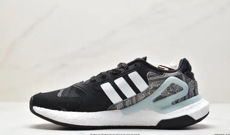 hype Adidas Sneakers