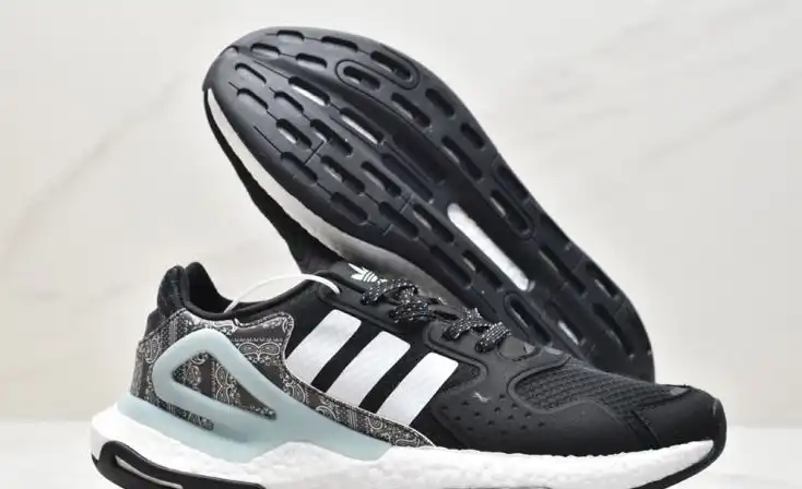 hype Adidas Sneakers