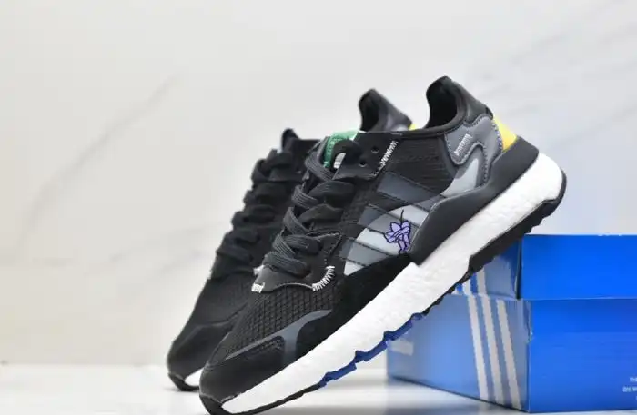 hype Adidas Sneakers