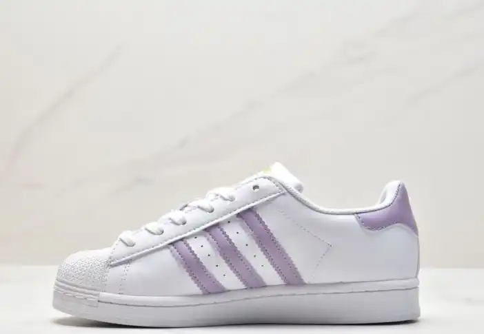 hype Adidas Sneakers