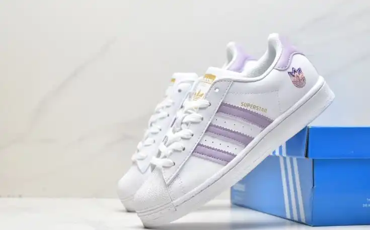 hype Adidas Sneakers