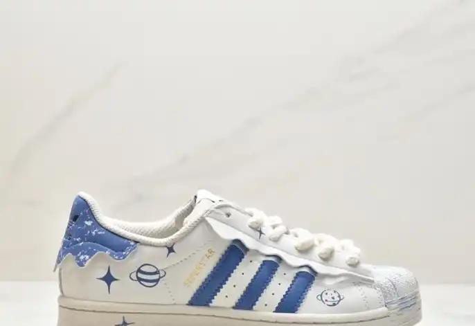 hype Adidas Sneakers