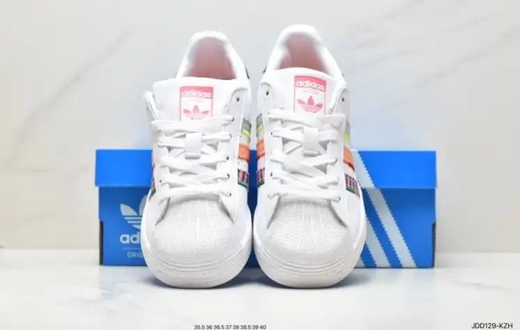 hype Adidas Sneakers