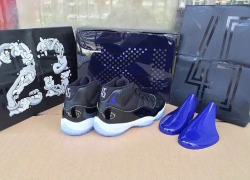 AIR JORDAN 11 “SPACE JAM” Women-1