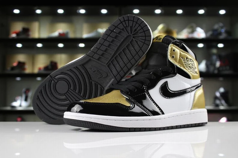 Air Jordan 1 Gold Toe-01