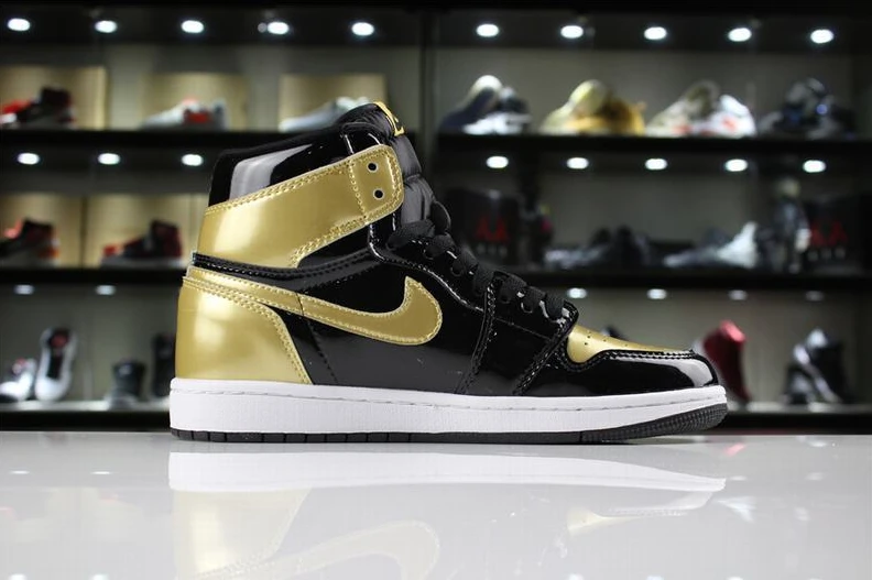 Air Jordan 1 Gold Toe-01