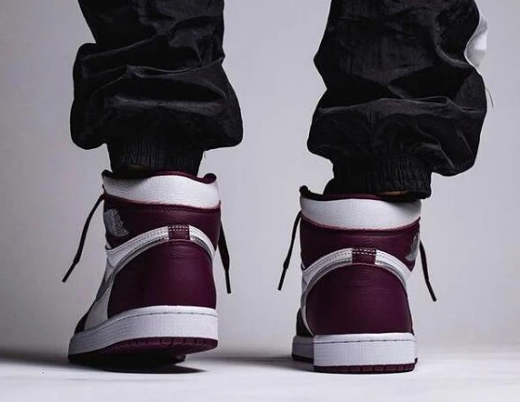 Air Jordan 1 High OG Bordeaux
