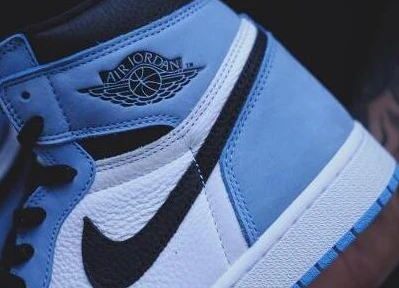 Air Jordan 1 High OG University Blue