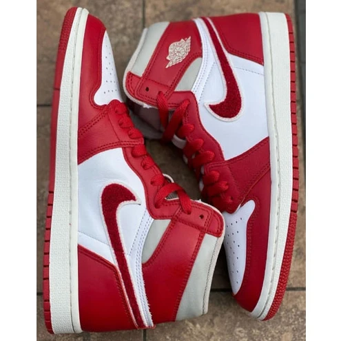 Air Jordan 1 High OG WMNS Chenille