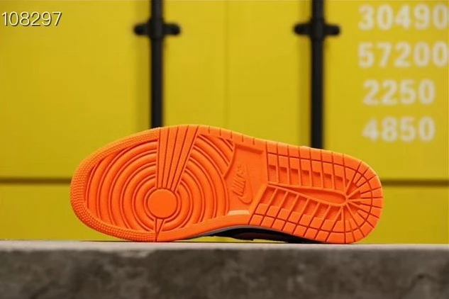 Air Jordan 1 Low Retro Blackbird-1