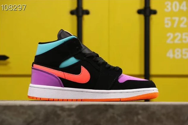 Air Jordan 1 Low Retro Blackbird-1